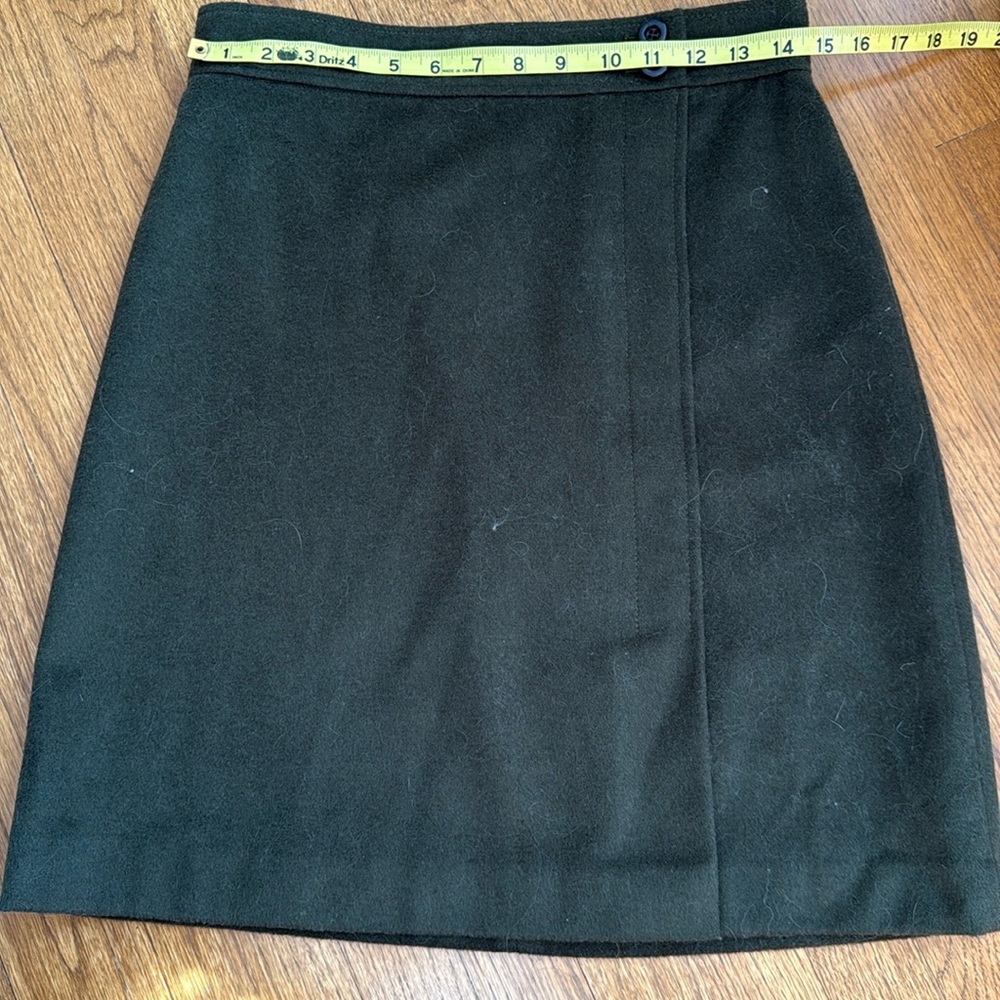 Ann Taylor size 4 army green wool mini skirt.